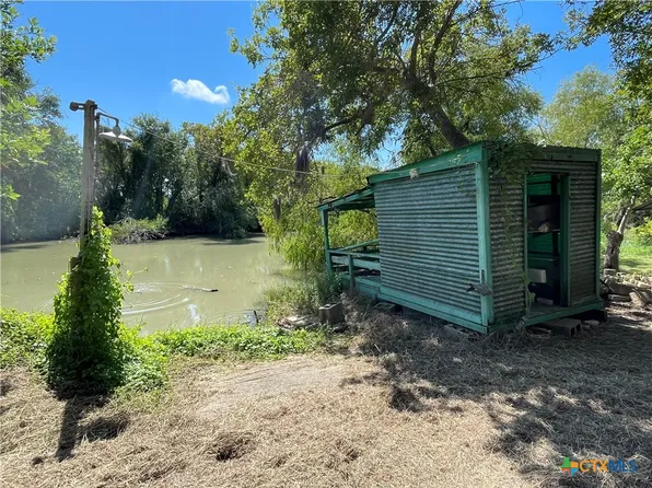 3 Haeber Ln, Tivoli, TX 77990