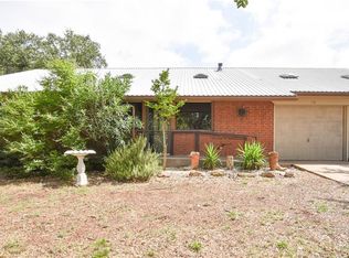 16 Artesian Dr, Morgans Point, TX 76513