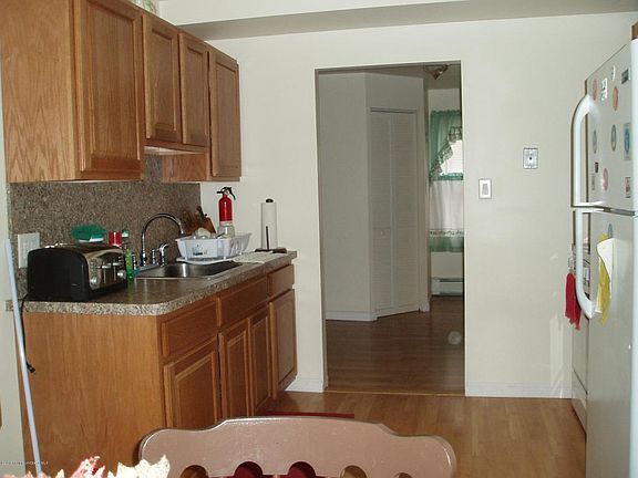 3rd image of 74 Wilson Ave