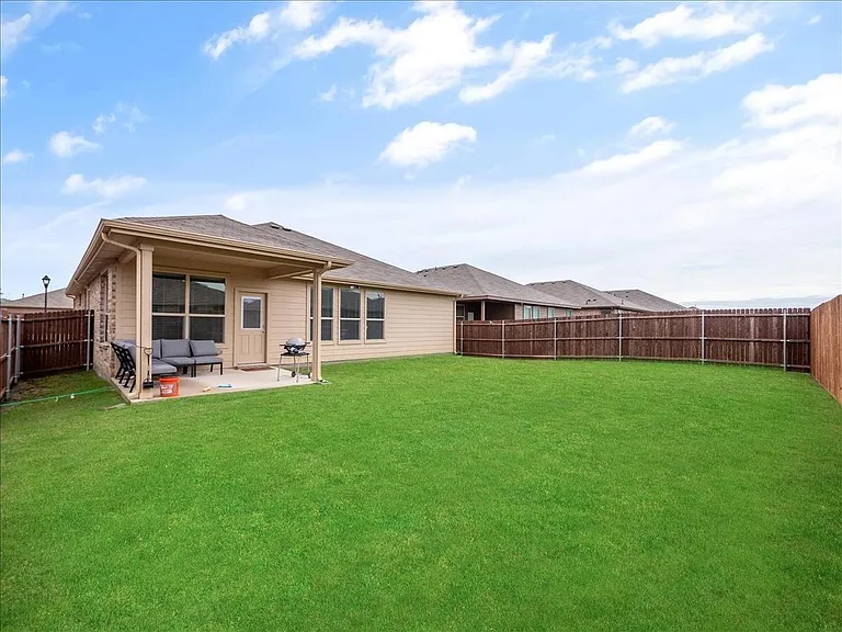 1104 Genola Dr — Photo 20