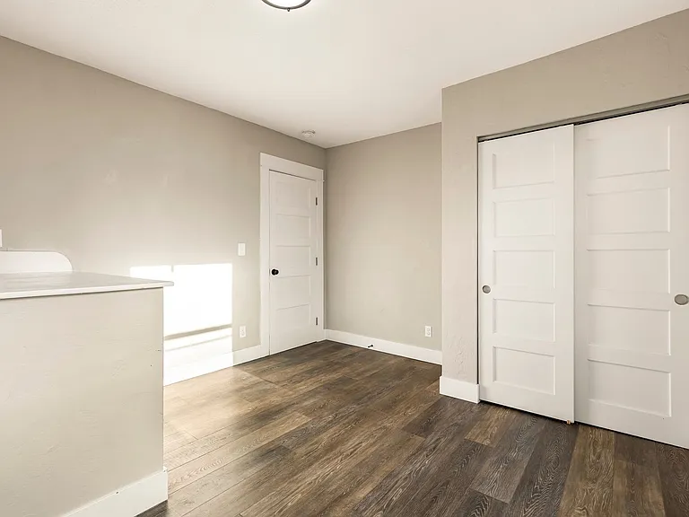 5532 N Haight Ave — Photo 10