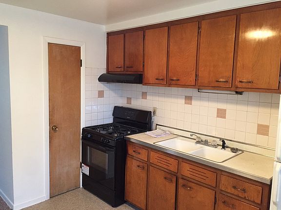 Beautiful Kitchen W/ New Range