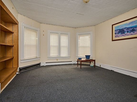 5th image of 135 School St
