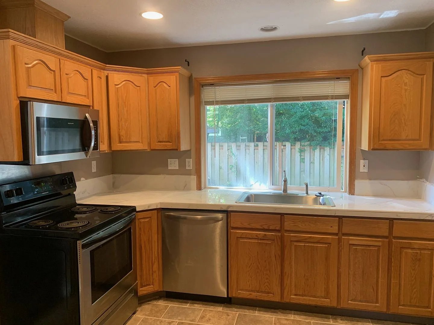 3 Bedrooms, 2.5 Baths Two-Story Home With Private Yard — Photo 4