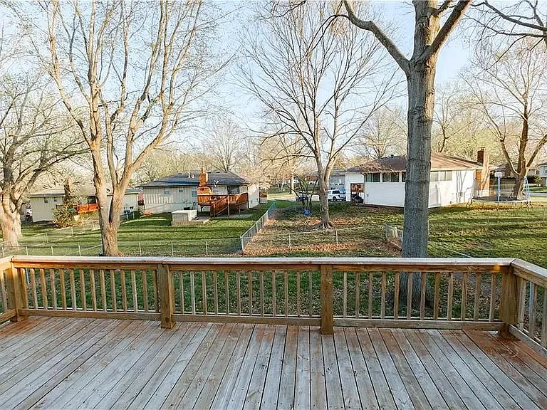 504 NE Johnston Dr — Photo 24