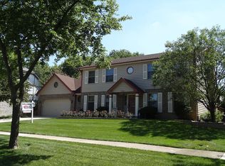 7701 Queens Ct, Downers Grove, IL 60516