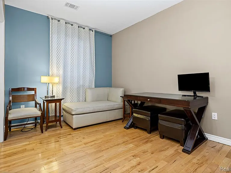 207 N Main St #B — Photo 26