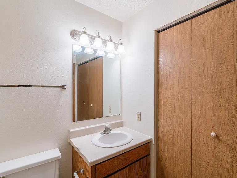 Fargo, ND Galleria 3 Apartments | Bathroom