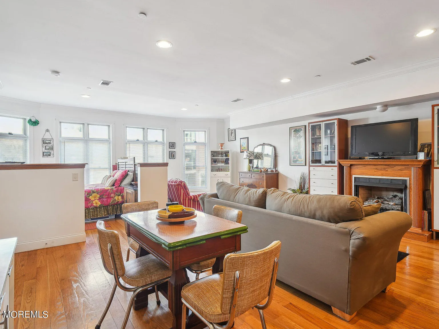 Studio, 960 sqft, $2,300 — Photo 4
