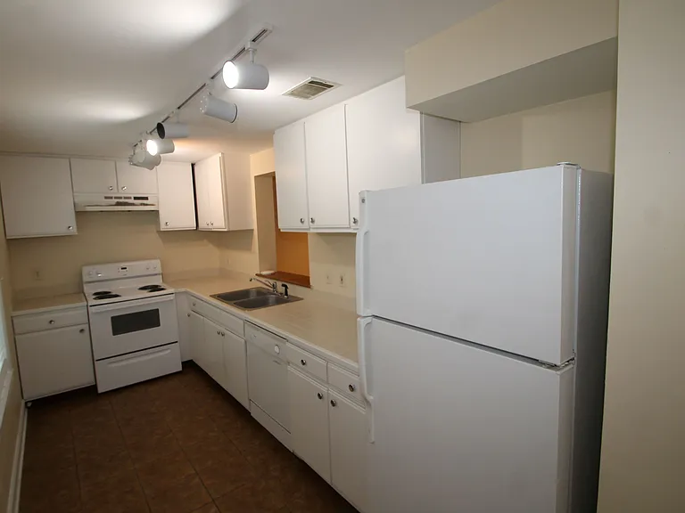 209 W Hall St #B — Photo 6