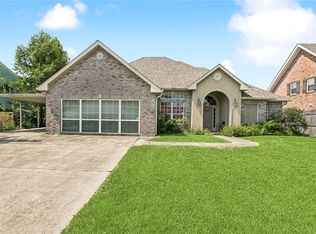 9000 Chretien Point Pl, River Ridge, LA 70123