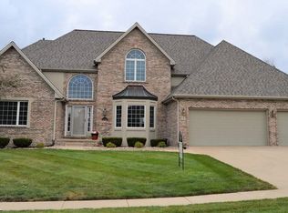 9 Turtleback Ct, Bloomington, IL 61705