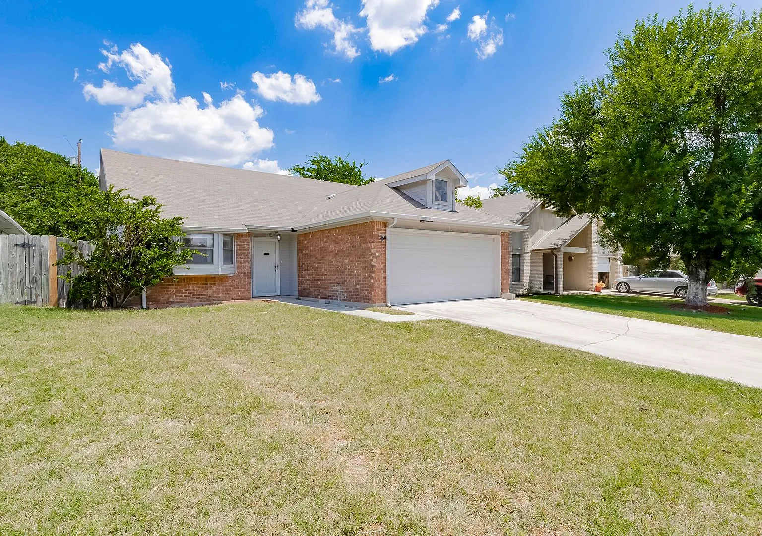 2015 Newton Drive — Photo 2