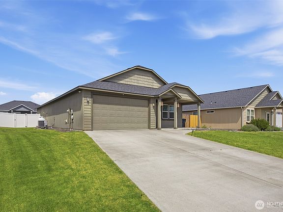2nd image of 425 S Trillium Way