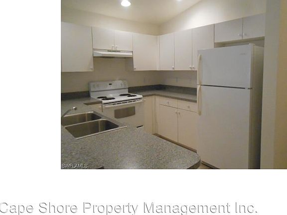 2nd image of 115 NE 16th Pl