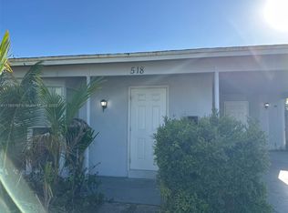518 Crescent Dr, Lake Park, FL 33403