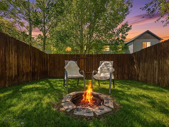 2nd image of 979 Forestglen Dr #2
