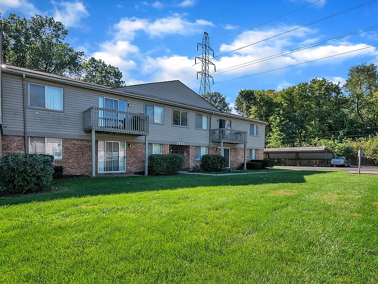 Bloomfield On The Green - West Bloomfield, MI — Photo 28