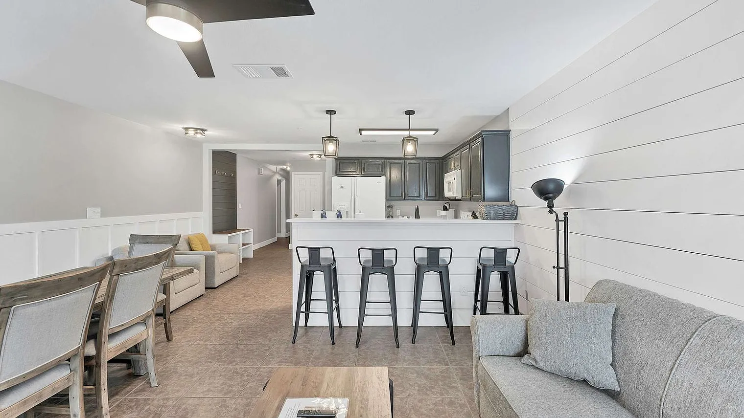 3 bed, 2.0 bath, 1194 sqft, $6,157 — Photo 1