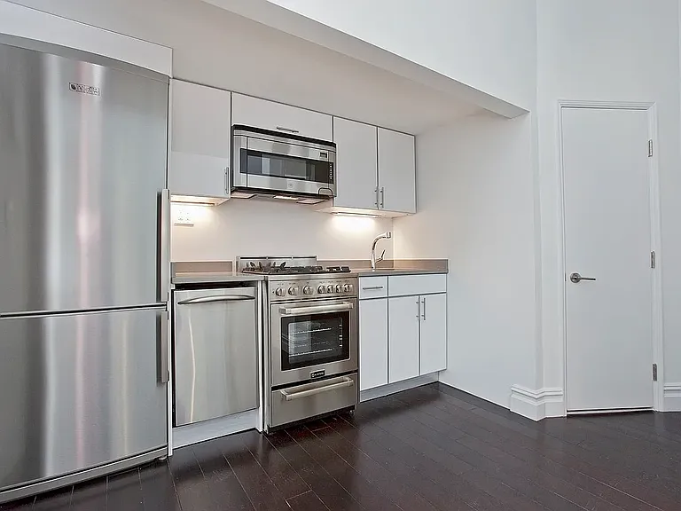15 E 21st St #440 — Photo 4
