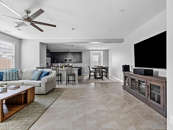 4th image of 3431 E DAKOTA Drive