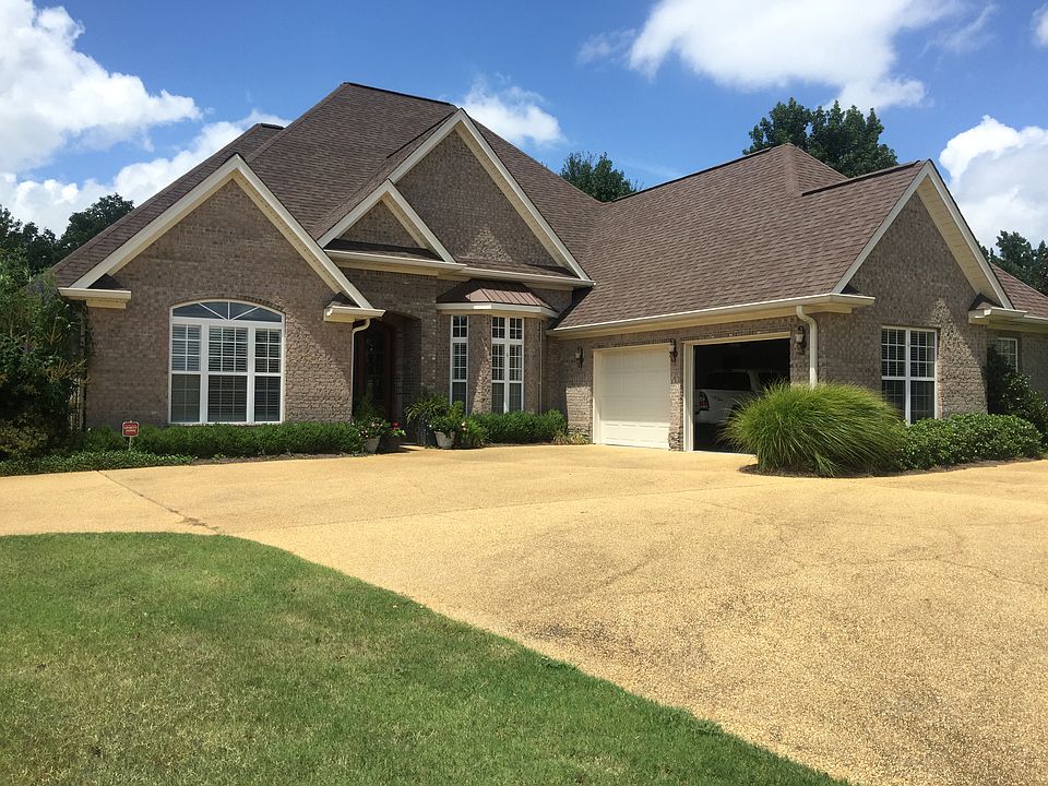 3903 Pin Oak Ct.