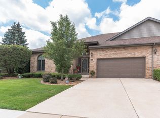 20704 Hunt Club Dr, Frankfort, IL 60423