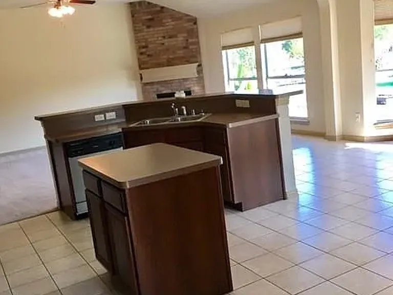 202 Valen Dr — Photo 4