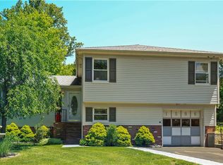 1586 Edgewood St, Yorktown Heights, NY 10598
