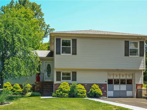1586 Edgewood St, Yorktown Heights, NY 10598