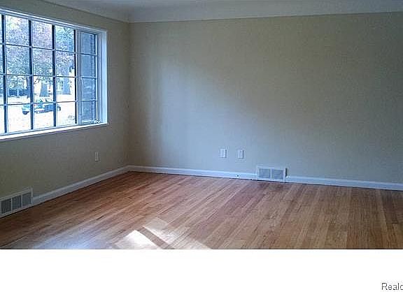 4th image of 24091 Majestic St