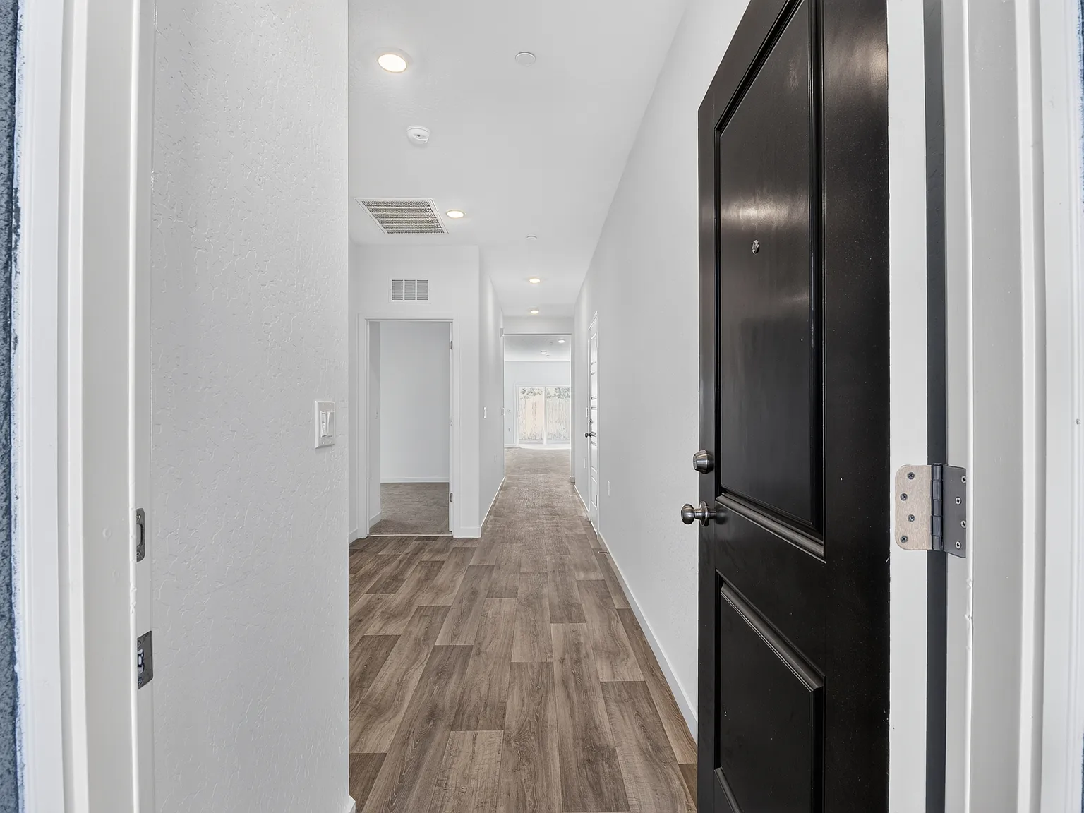 4 bed, 1755 sqft, $2,985 — Photo 2