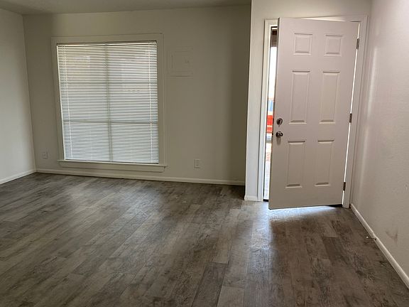 3rd image of 161 Calle Arroyo Seco NW