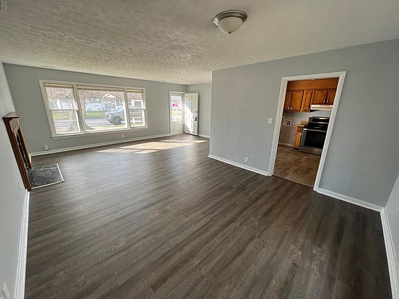 3rd image of 10 Macirvin Dr