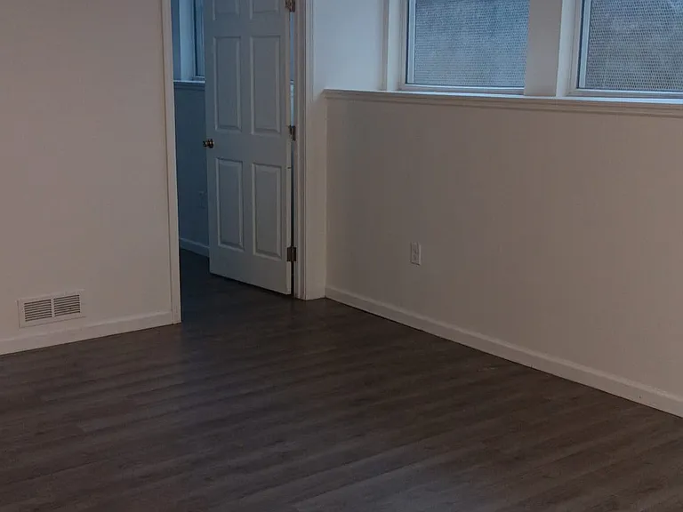 Grammery Court Apartments — Photo 22