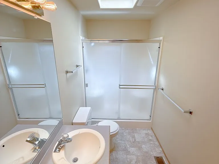 5542-5542 Glenridge Way — Photo 17