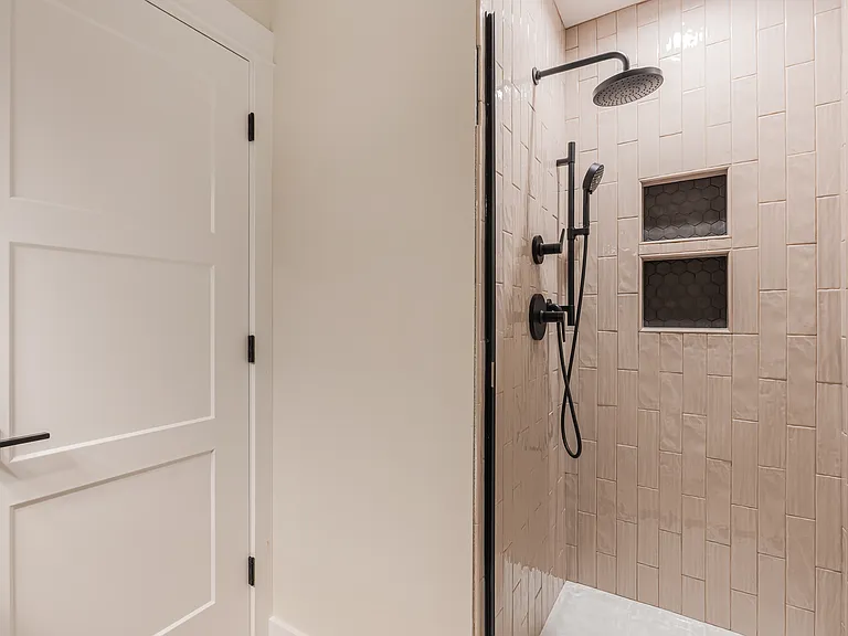 464 SE Haddock Ln — Photo 41