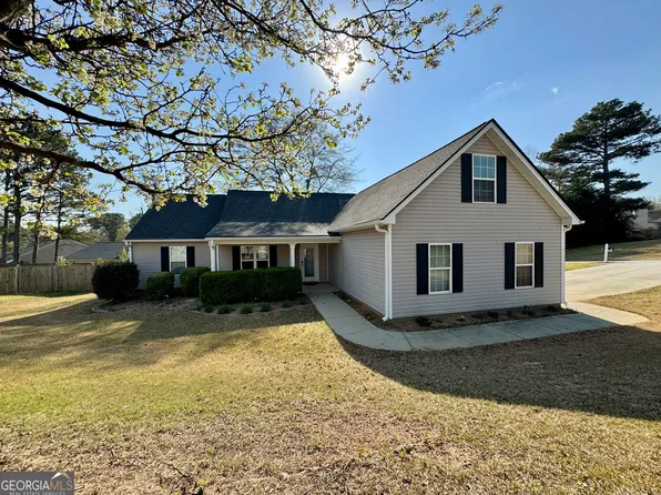 920 Roxeywood Dr, Winder, GA 30680