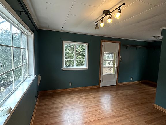 4th image of 341 S Island Dr