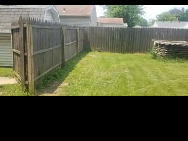 135 Oakwood Ave — Photo 1