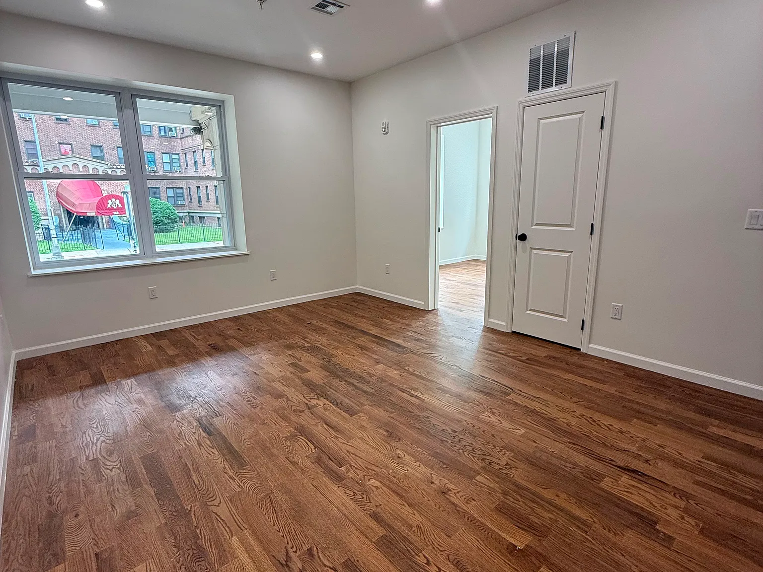 3 bed, $2,550 — Photo 1