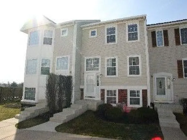 709 E Victoria Cir, North Aurora, IL 60542