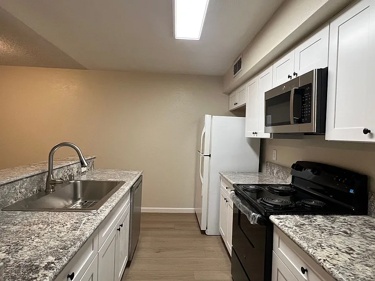 600 Del Verde Cir #2 — Photo 17