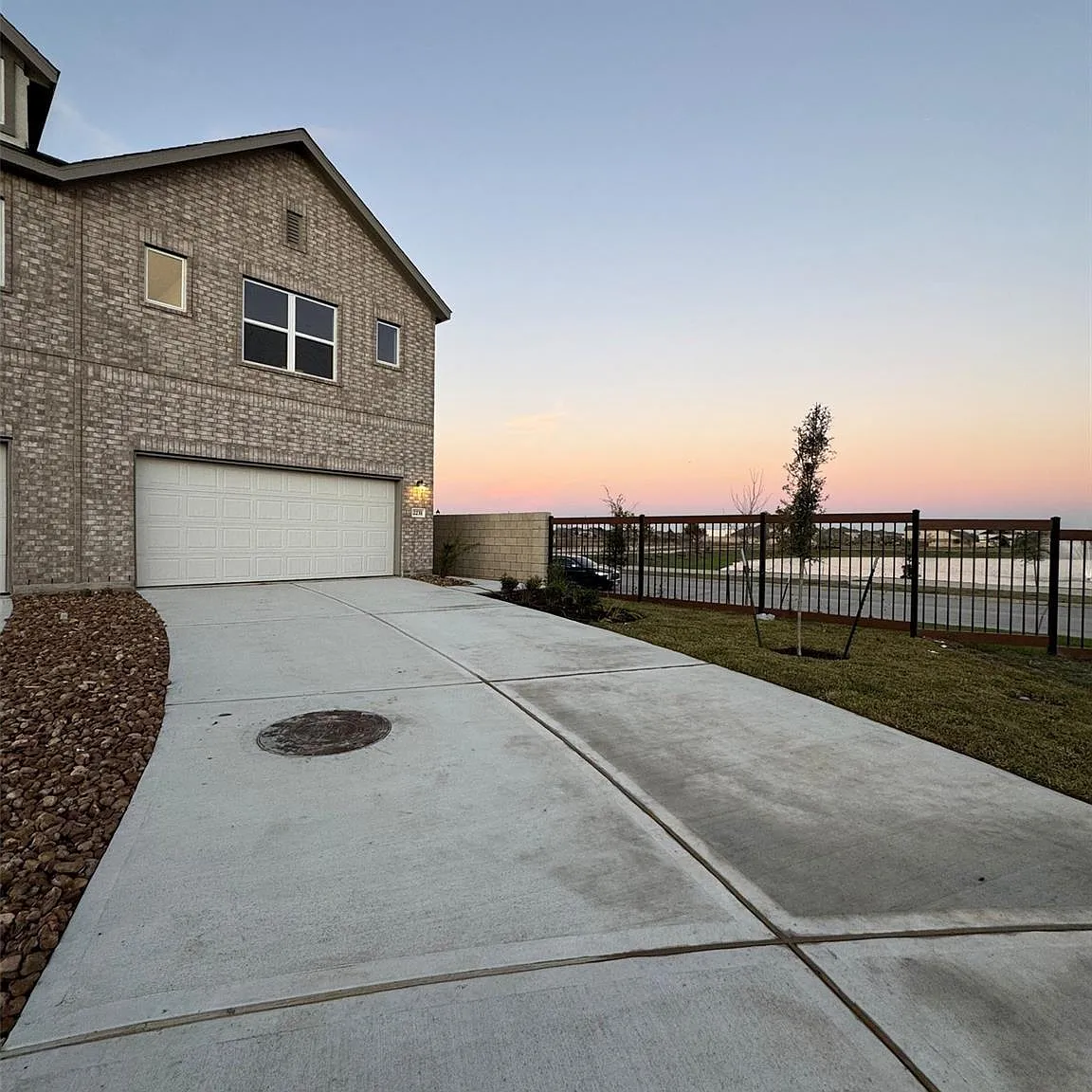4 bed, 2.5 bath, 1782 sqft, $2,400 — Photo 1