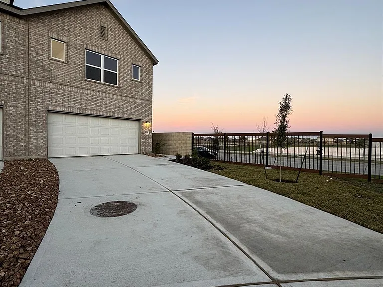 2131 Salinas Dr — Photo 1