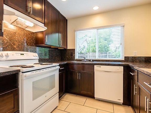 5th image of 3385 Onslow Way