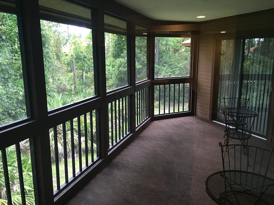 1st image of 4 Hembury Ln