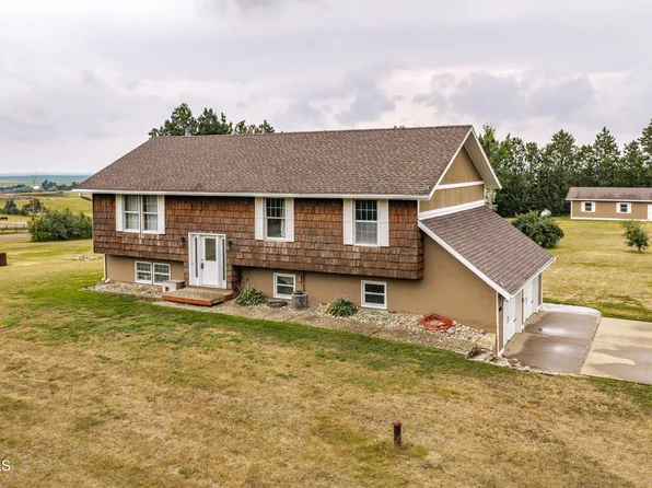 6505 Flickertail Dr, Bismarck, ND 58503