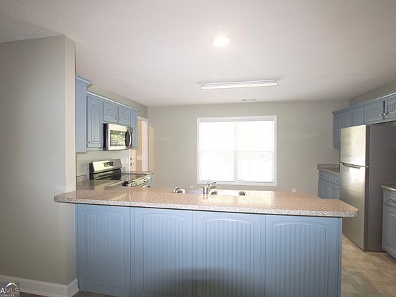 4th image of 305 Sterling Ct