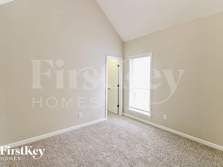 104 Mayfair Ln — Photo 10